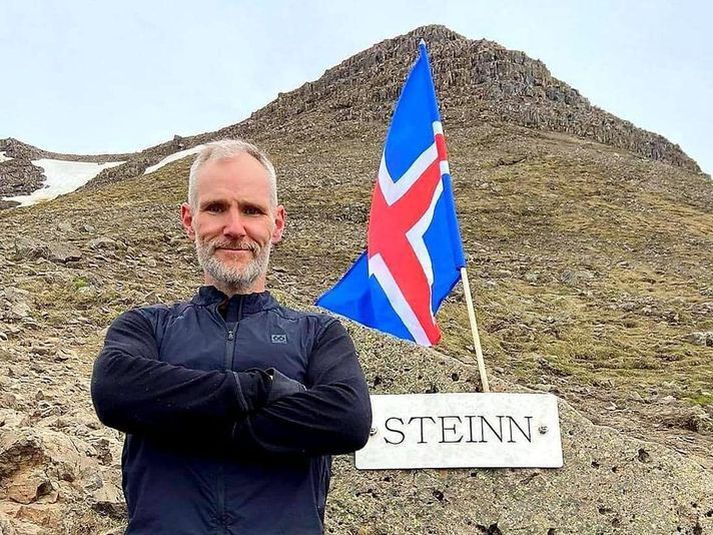 Lúðvík var við störf á vegum Náttúruhamfaratryggingar Íslands að fylla í sprungu við íbúðarhús í bænum þegar hann féll ofan í hana. Leit að honum skilaði engu og var henni hætt á þriðja degi.