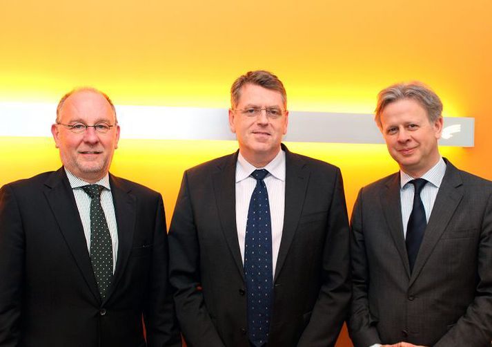 Á myndinni eru Dietmar Kessler, fulltrúi framkvæmdastjórnar PCC, Guðmundur Ingi Ásmundsson, forstjóri Landsnets, og Peter Wenzel, aðstoðarforstjóri þróunarsviðs PCC.