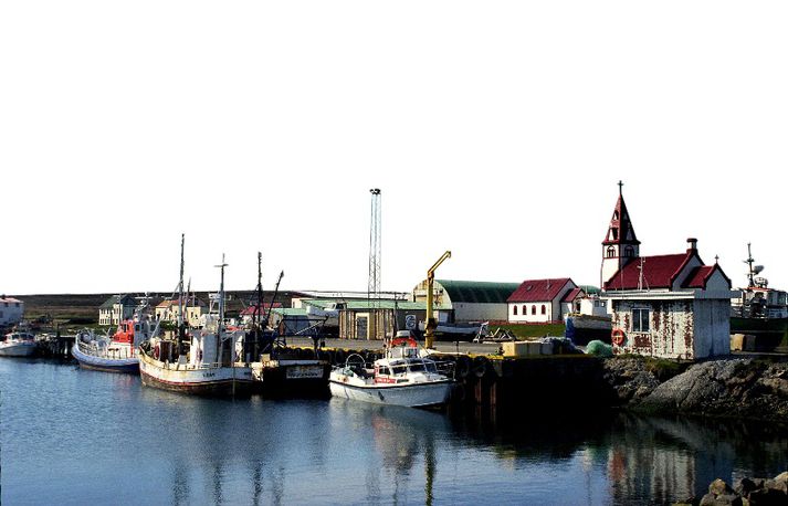 Báturinn siglir frá Raufarhöfn.