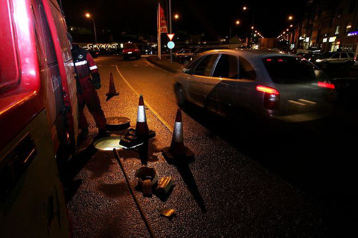 Hreinsibíll á götum Reykjavíkurborgar. Verið er að fóðra holræsi borgarinnar með pólýester. Það hefur valdið fjölskyldum erfiðleikum.
