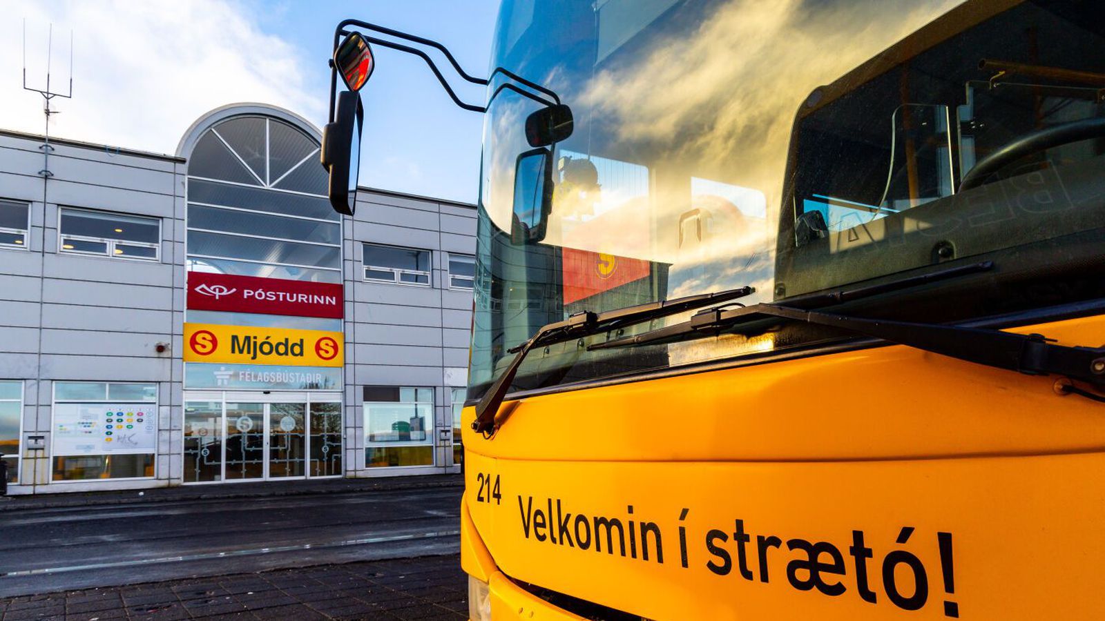 Taka strætóstöðina í Mjódd í gegn eftir ofbeldisatvik