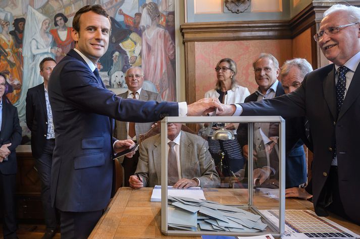 Emmanuel Macron forseti er á sigurbraut.