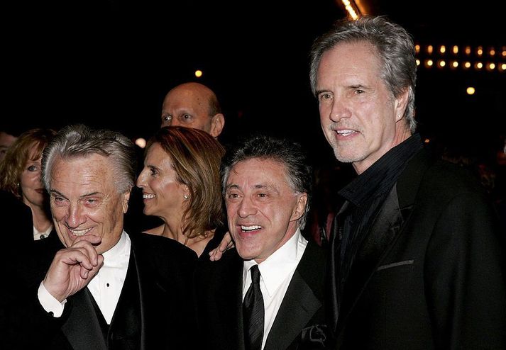 Tommy DeVito (til vinstri), Frankie Valli (miðja) og Bob Gaudio (til hægri). Fjórði liðsmaður Four Seasons, Nick Massi, lést árið 2000.