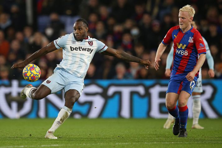 Michail Antonio verður áfram í herbúðum West Ham.