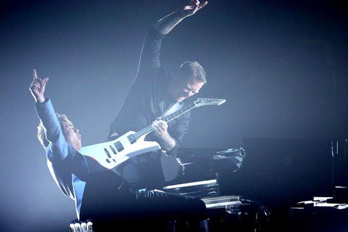 Fjölmargar stjörnur komu fram á hátíðinni í nótt, þar á meðal, Metallica, sem spilaði slagarann One ásamt píanóleikaranum Lang Lang.