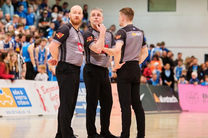 Körfuboltadómararnir Bjarni Hlíðkvist Kristmarsson, Kristinn Óskarsson og Birgir Örn Hjörvarsson í leik í úrslitakeppninni í vor.