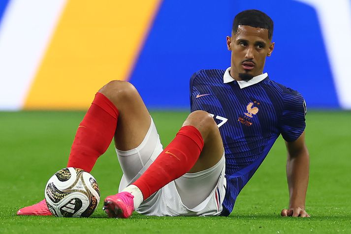 William Saliba er búinn að pína sig lengi og spila í gegnum bakmeiðslin en á HM sagði líkaminn að nú væri nóg komið.