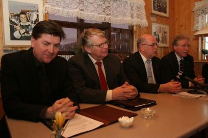 Á myndinni eru Kristján L. Möller, samgönguráðherra, Haraldur Johannessen, ríkislögreglustjóri, Karl Ragnars, forstjóri Umferðarstofu og Hreinn Haraldsson, vegamálastjóri.