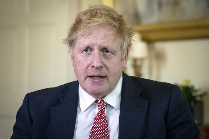 Boris Johnson þakkar heilbrigðisstarfsfólki fyrir að hafa bjargað lífi sínu.