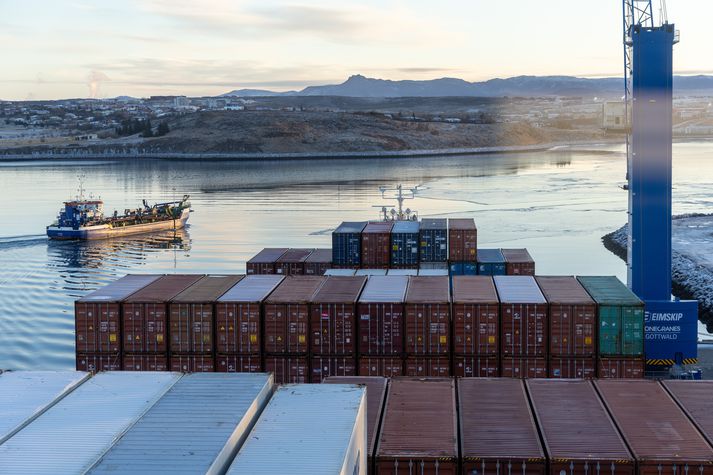 „Við veltum því óneitanlega fyrir okkur, bítur taumhaldið ekki sem skyldi á íslensk heimili, eða erum við eins og froskurinn sem áttar sig ekki á að vatnið er hægt og rólega að hitna?“, segir meðal annars í viðbrögðum hagfræðinga Arion banka við kröftugum hagvexti sem mældist á fyrsta fjórðungi.
