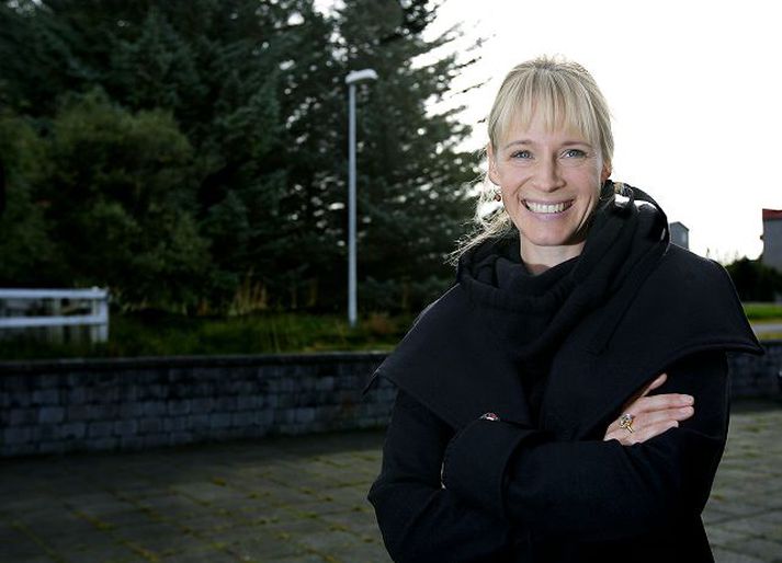 Danska leikkonan Iben Hjejle segist vera orðin ástfangin af Íslandi eftir þrjár heimsóknir hingað. Hún segir vinsældir Klovn með ólíkindum og að Frank Kvam sé eiginlega nútímaútgáfa af Emil í Kattholti. Fréttablaðið/Vilhelm