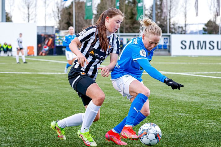 Ísabella Sara Tryggvadóttir í leik með KR á móti Stjörnunni í Bestu deild kvenna í sumar.