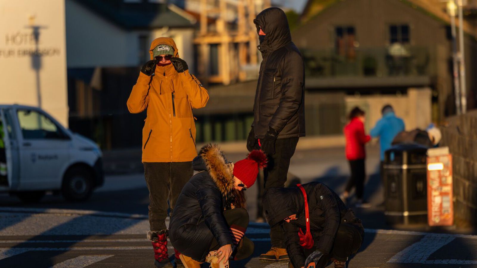 Víðast úr­komulítið en skúrir og slyddu­él austan­til