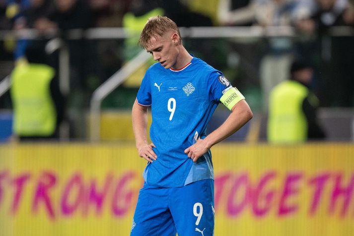 Niðurlútur Hákon Arnar Haraldsson, fyrirliði íslenska landsliðsins, eftir tapið á móti Úkraínu.