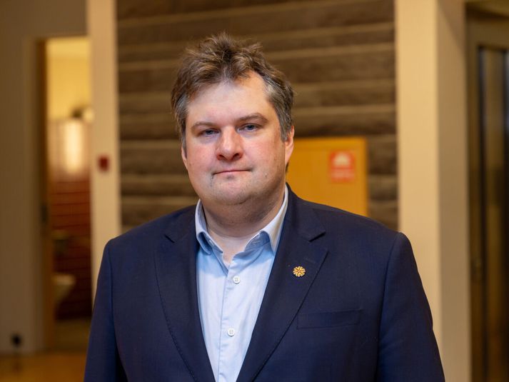 Pawel Bartoszek segir Alþingi ekki þurfa að bíða eftir niðurstöðu Landsréttar í máli Smáríkisins.