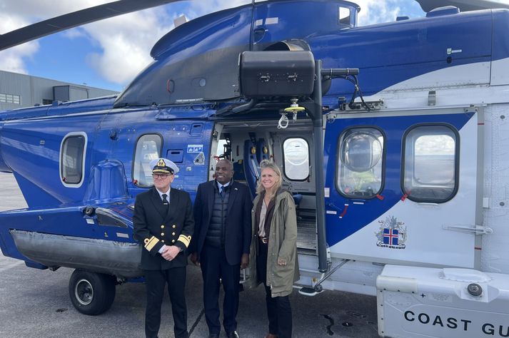 Þorgerður Katrín og David Lammy fóru í þyrlu Landhelgisgæslunnar þar sem flogið var meðal annars yfir Grindavík. 