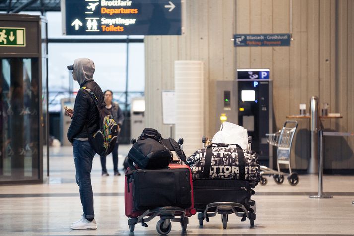 Flugfargjöld til útlanda hækkuðu á milli mánaða.