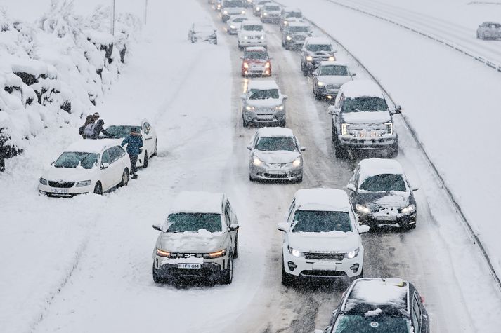 Enn er óvíst hvar mesta snjókoman verður en fólk er beðið um að fylgjast vel með færð.