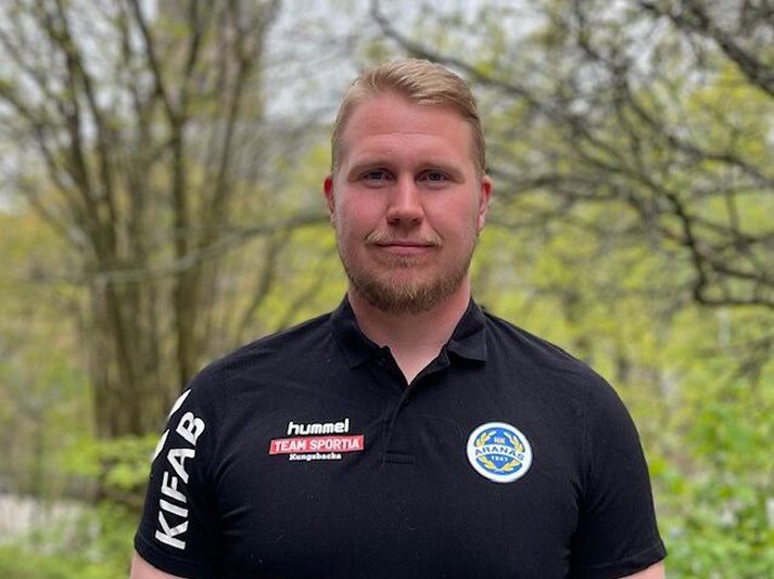 Viktor Rhodin varð leikmaður Aranäs eftir að hann kom sér aftur á handboltavöllinn, eftir aðgerð vegna krabbameins í heila.