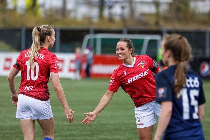 Fanndís Friðriksdóttir hefur orðið Íslandsmeistari með bæði Val og Breiðablik. Hún var með 7 mörk og 10 stoðsendingar í 18 leikjum með Val í Pepsi Max deild kvenna í fyrra.