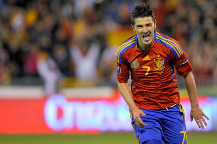David Villa fagnar öðru marka sinna í kvöld.