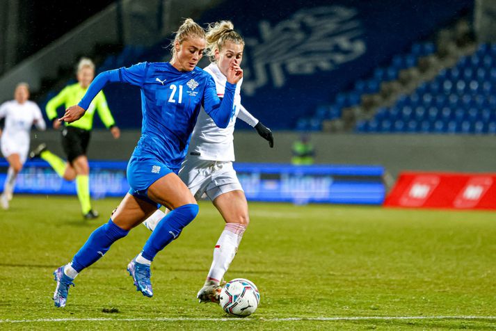 Svava Rós Guðmundsdóttir á ferðinni í leiknum gegn Tékklandi þar sem hún skoraði þriðja mark Íslands.