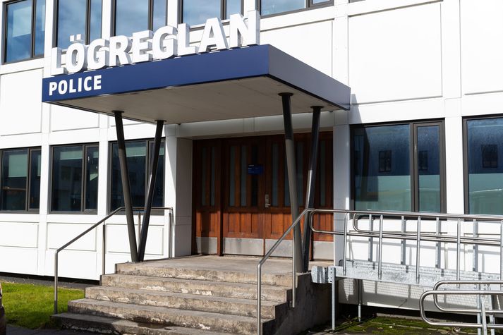 Um tuttugu starfsmenn embættisins hafa verið sendir í úrvinnslusóttkví.