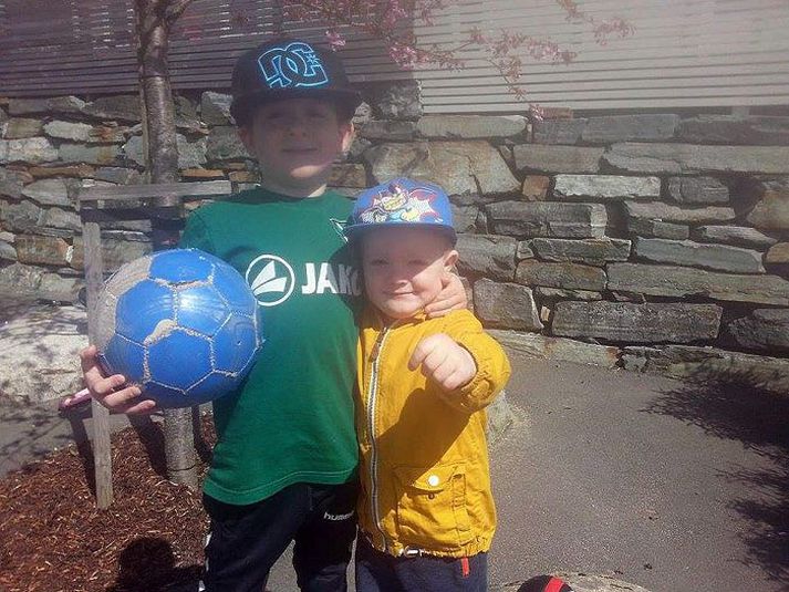 Bræðurnir Rúnar Daði, 5 ára, og Emil Orri, alveg að verða 3ja ára.