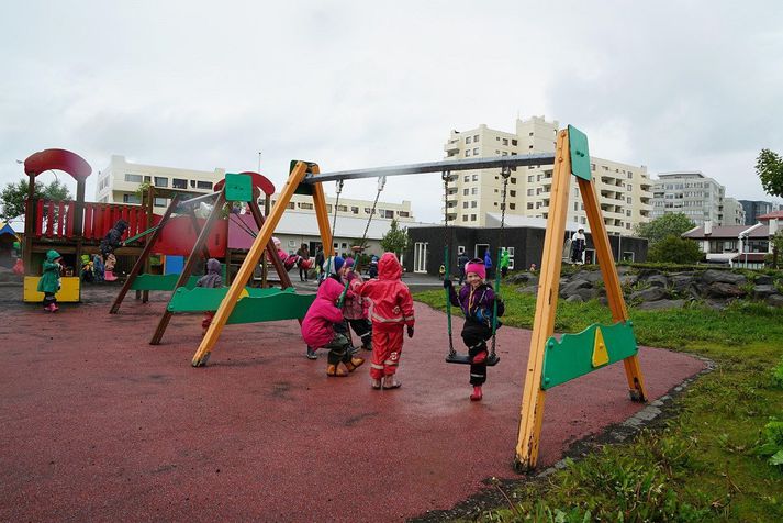 B0rnum á Grandaborg verður skipt upp í þrjá hópa meðan verið er að leita að nýju húsnæði þar sem þau geta verið öll.