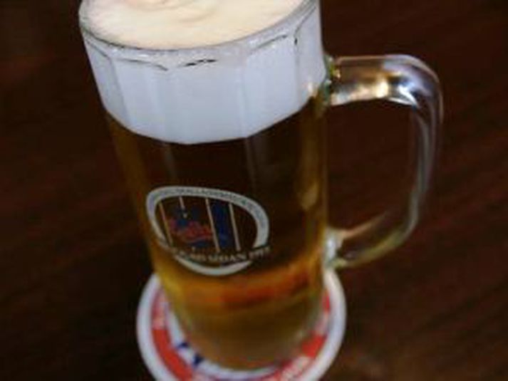 Hátt í sex þúsund manns vilja að áfengisaldruinn verði lækkaður niður í 18 ár.