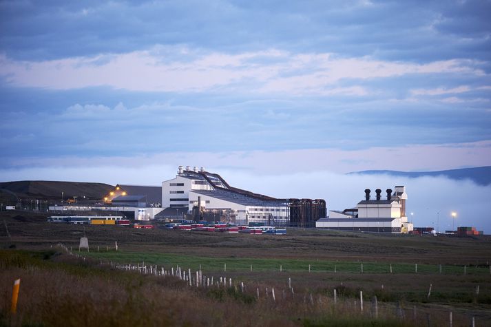 Mennirnir starfa báðir í kísilveri PCC á Bakka við Húsavík.