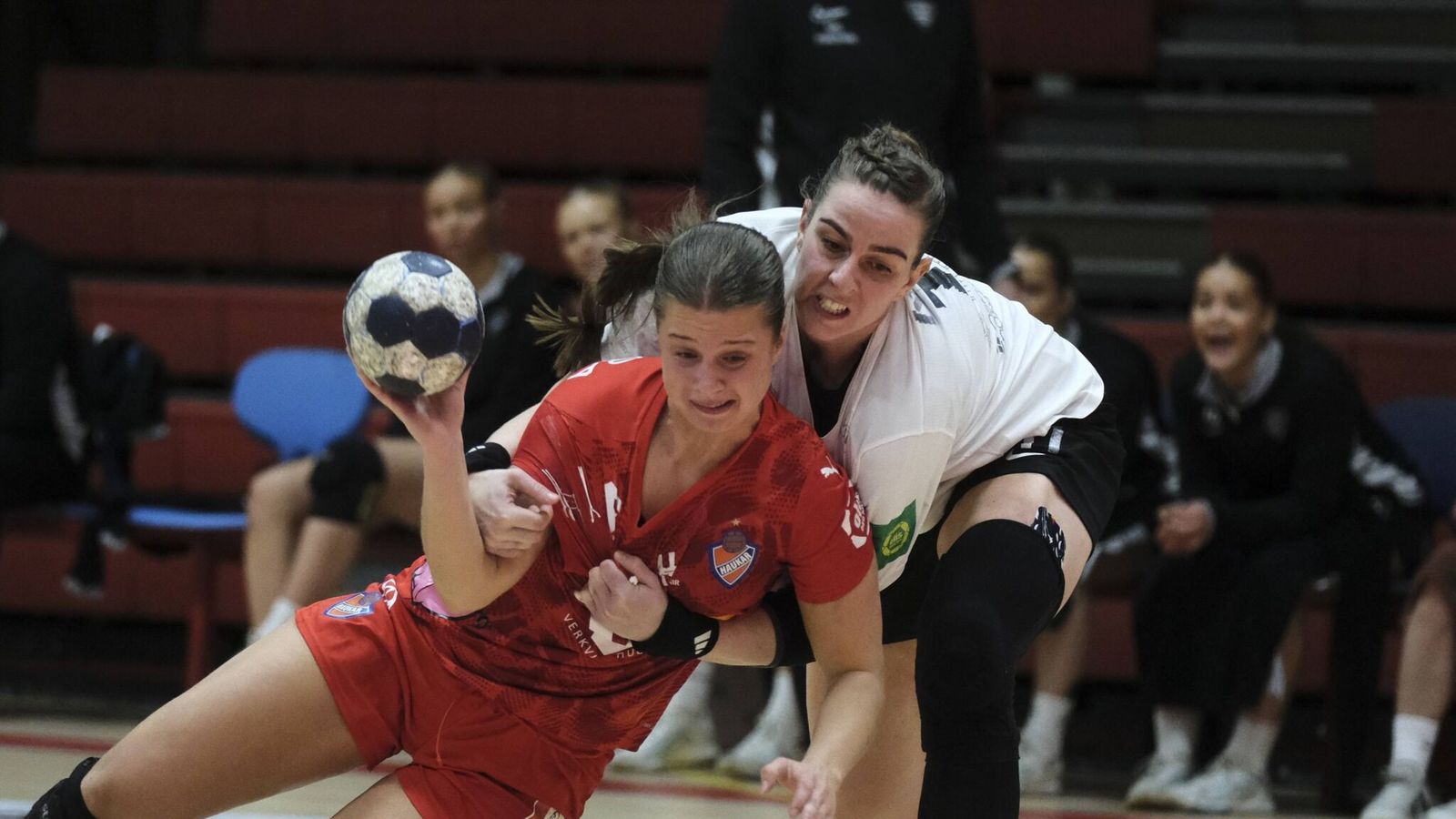 Tví­fram­lengt í spennu­trylli í Eyjum