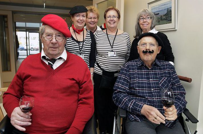 Íbúar, ættingjar og starfsmenn hafa glaðst saman á Frönskum dögum í Sóltúni. Fréttablaðið/Vilhelm