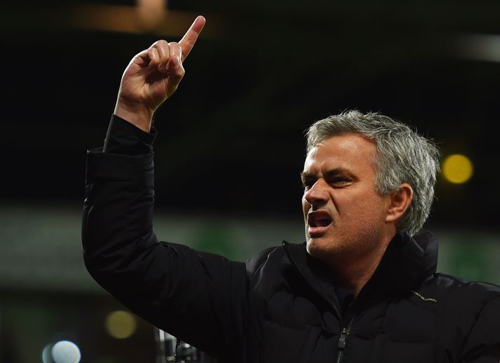 Mourinho fagnar eftir 3-0 tap gegn WBA í síðustu viku.