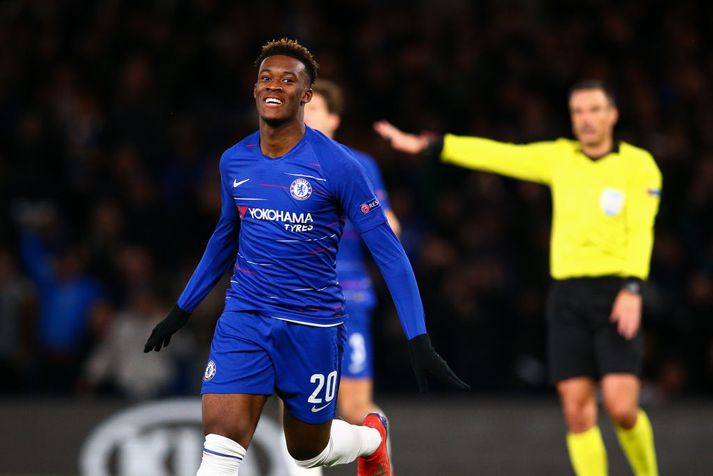 Callum Hudson-Odoi fagnar marki sínu í gær.