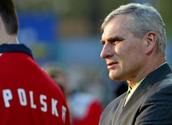 Pawel Janas landsliðsþjálfari Pólverja skildi Damain Gorawski eftir heima en tók þess í stað Bartosz Bosacki með til Þýskalands. Gorawski ku hafa fallið á þolprófi.