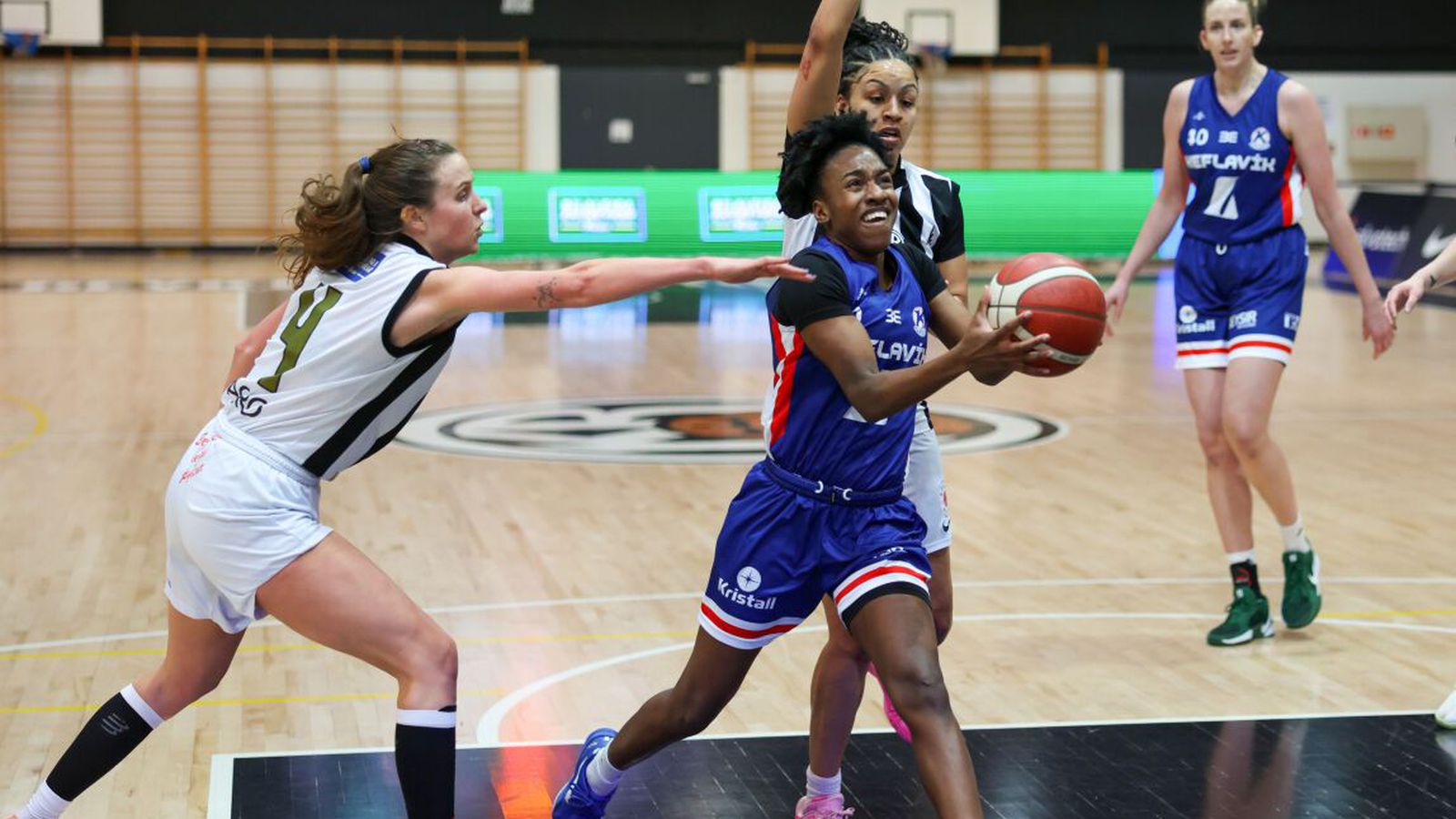 Upp­gjör: KR-Keflavik 83-91 | Keflavíkurkonur í undan­úr­slit