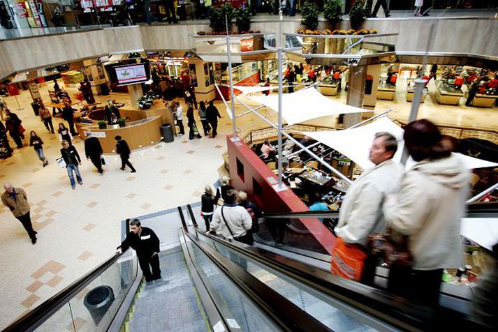 Úr kringlunni Veskin fundust flest í ruslatunnum í verslanamiðstöðinni.
Fréttablaðið / heiða