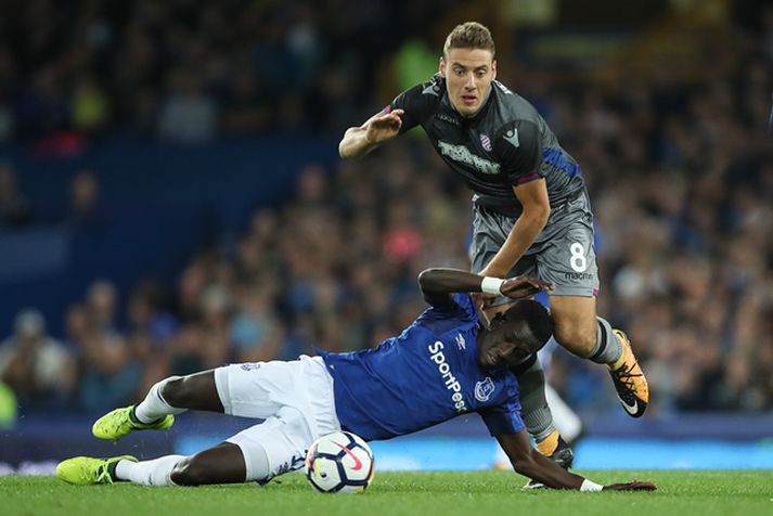 Nikola Vlasic í baráttu við Everton-manninn Idrissa Gueye.