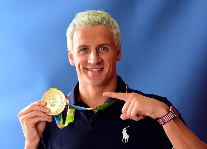 Ryan Lochte með eitt af gullverðlaunum sem hann vann á Ólympíuleikunum en þessi mynd er frá leikunum í Ríó 2016.