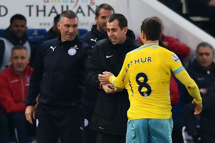 Nigel Pearson tók James McArthur hálstaki.