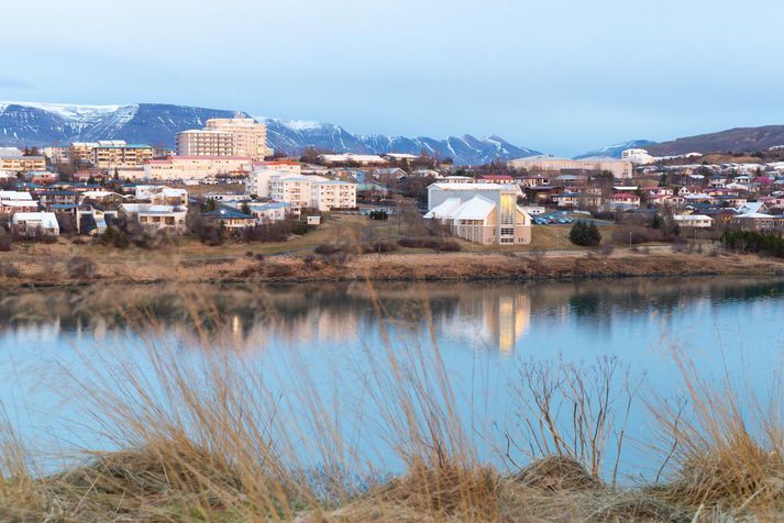 Maðurinn er búsettur í Grafarvogi og hefur margoft verið tilkynntur til lögreglu vegna háttseminnar.