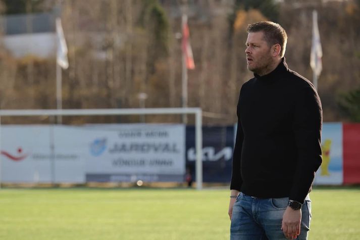 Siggi Raggi á hliðarlínunni fyrr í sumar