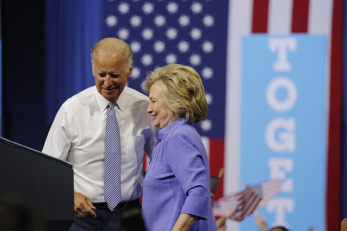 Joe Biden og Hillary Clinton á kosningafundi í ágúst.