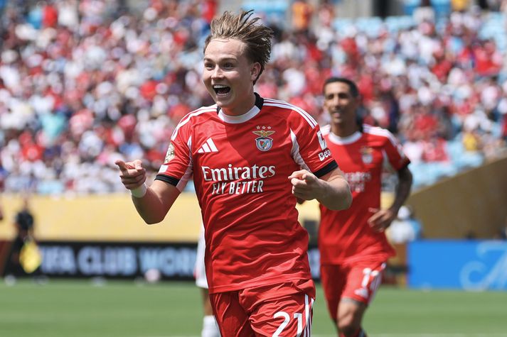 Norðmaðurinn Andreas Schjelderup fagnar hér sigurmarki sínu fyrir Benfica í kvöld.