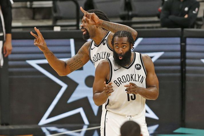  James Harden náði sögulegri frammistöðu með liði Brooklyn Nets í NBA-deildinni í nótt.