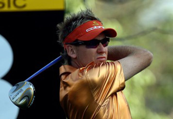 Ian Poulter lék illa á fyrsta hringnum
