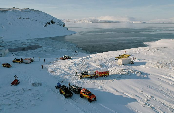 Svona var umhorfis við vatnið í gær, en aðeins hefur bæst í ísinn á vatninu síðan þá.