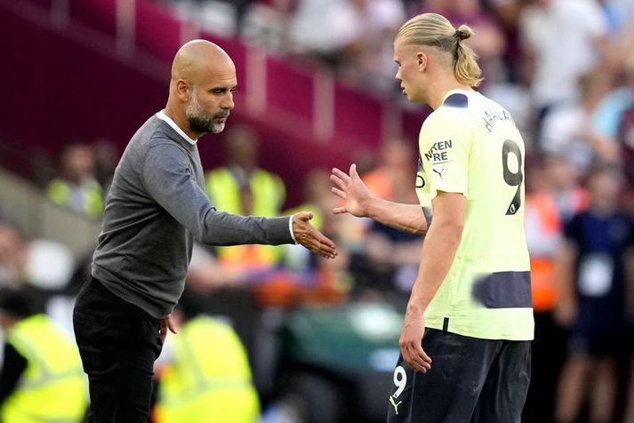 Erling Haaland fær fimmu frá Pep Guardiola eftir að hafa skorað tvö mörk á móti West Ham á London Stadium.