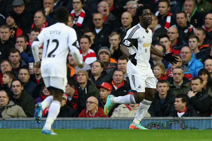 Wilfried Bony í leik Swansea og Liverpool á Anfield.